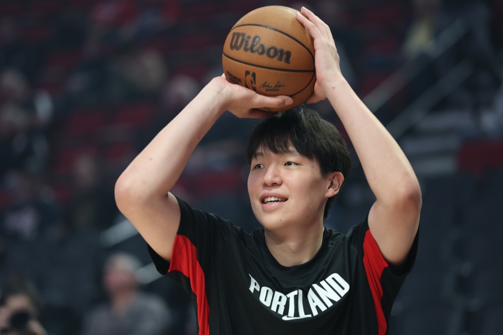 媒体人：杨瀚森首秀不算惊艳但也说不上差 他肯定会私下回味很久